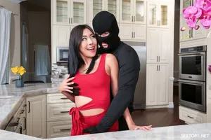 Massage cho em gái vú to sướng lồn bắn nước tùm lum