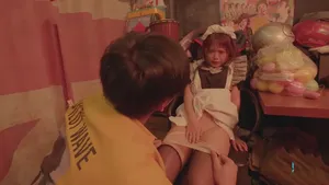 Mẹ chồng lesbian và cô vợ sắp cưới của con trai