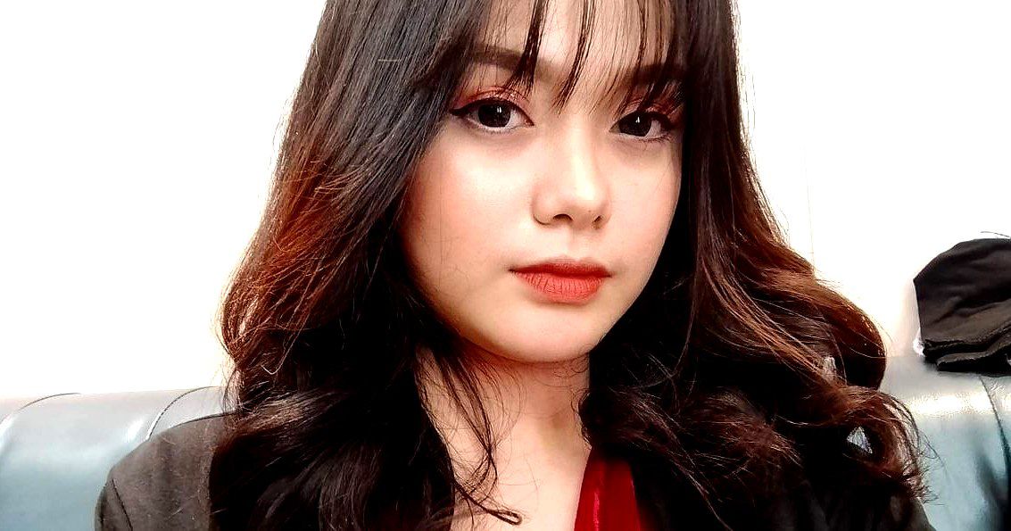 kin8-3670-FHD-Cô gái gợi tình mảnh khảnh Silvie nhét hai con cặc vào cái lồn nhỏ xíu của cô ấy